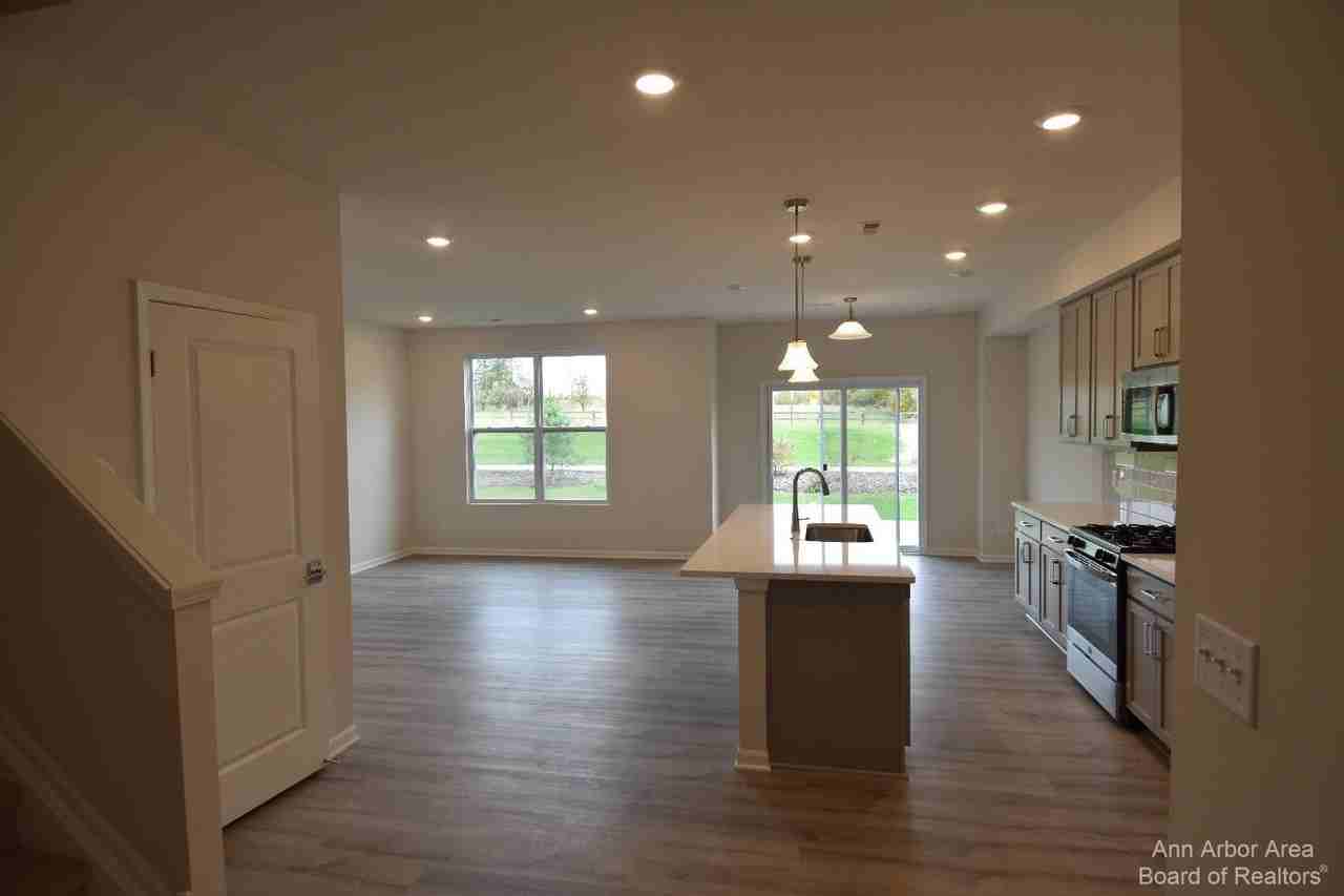 105 Salt Springs Dr - Photo 4 of 25