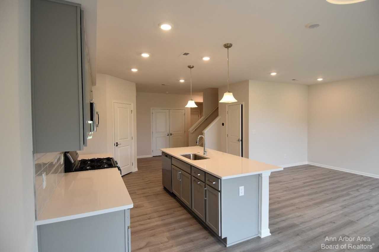 105 Salt Springs Dr - Photo 6 of 25