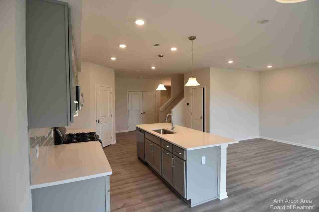 105 Salt Springs Dr - Photo 7 of 25