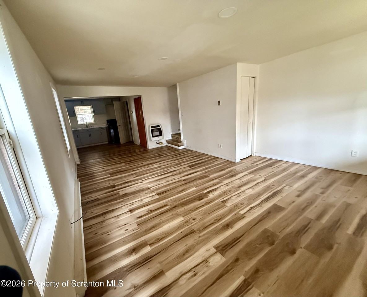 307 School St - Photo 2 of 12