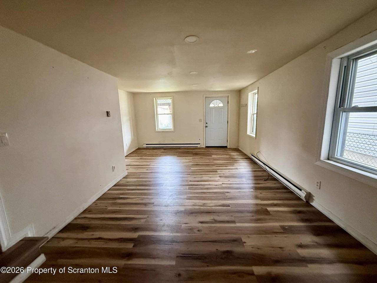 307 School St - Photo 3 of 12