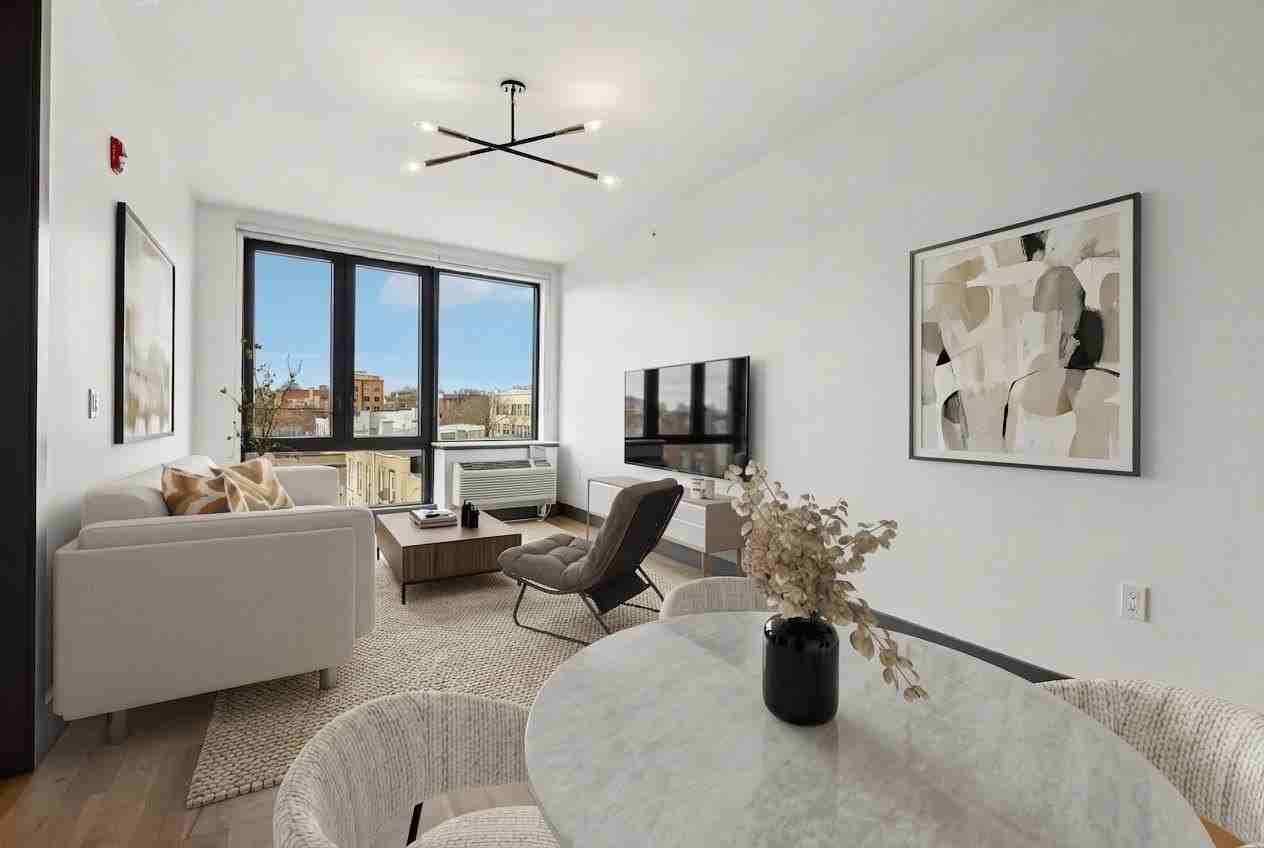 424 Arlington Ave #305