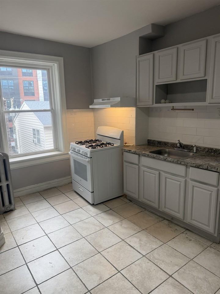 91 Jordan Ave - Photo 5 of 7