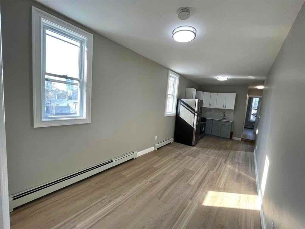 208 7th St #4L - Photo 2 of 11