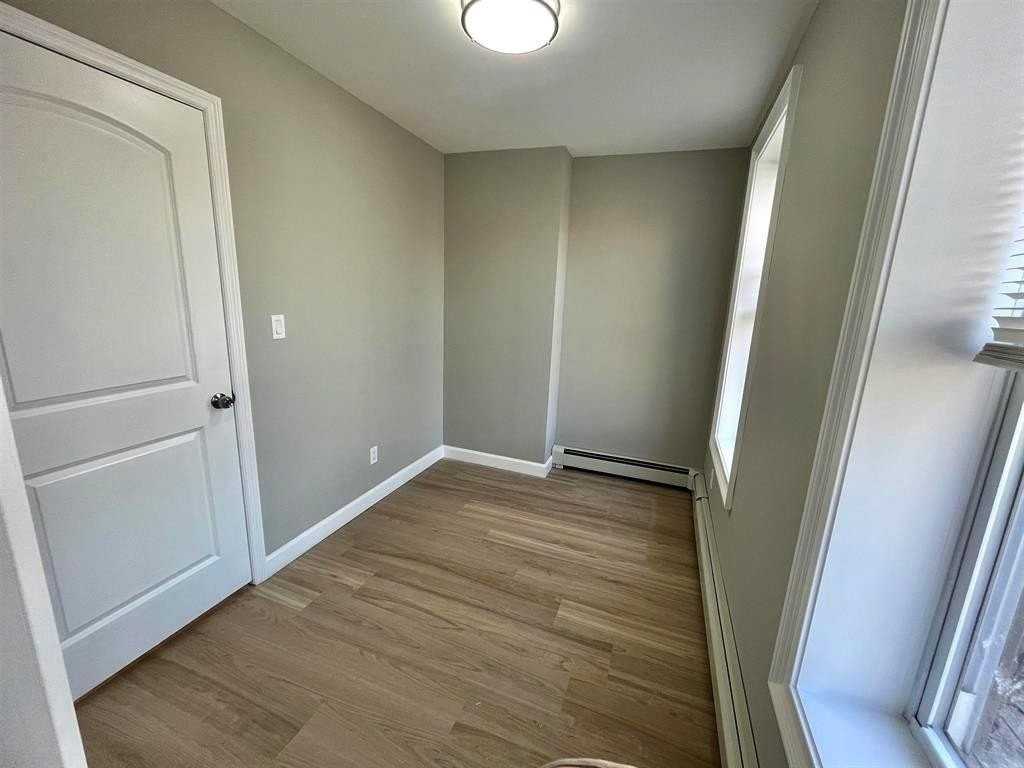 208 7th St #4L - Photo 7 of 11