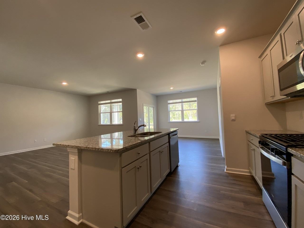 7120 Foxhollow Ln - Photo 7 of 40