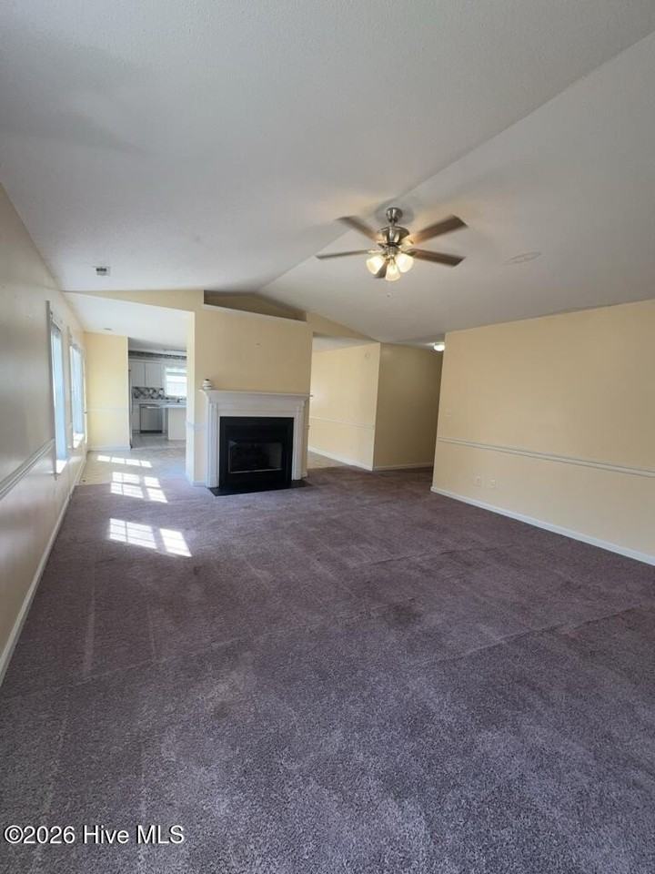 437 Boysenberry Ln - Photo 2 of 20