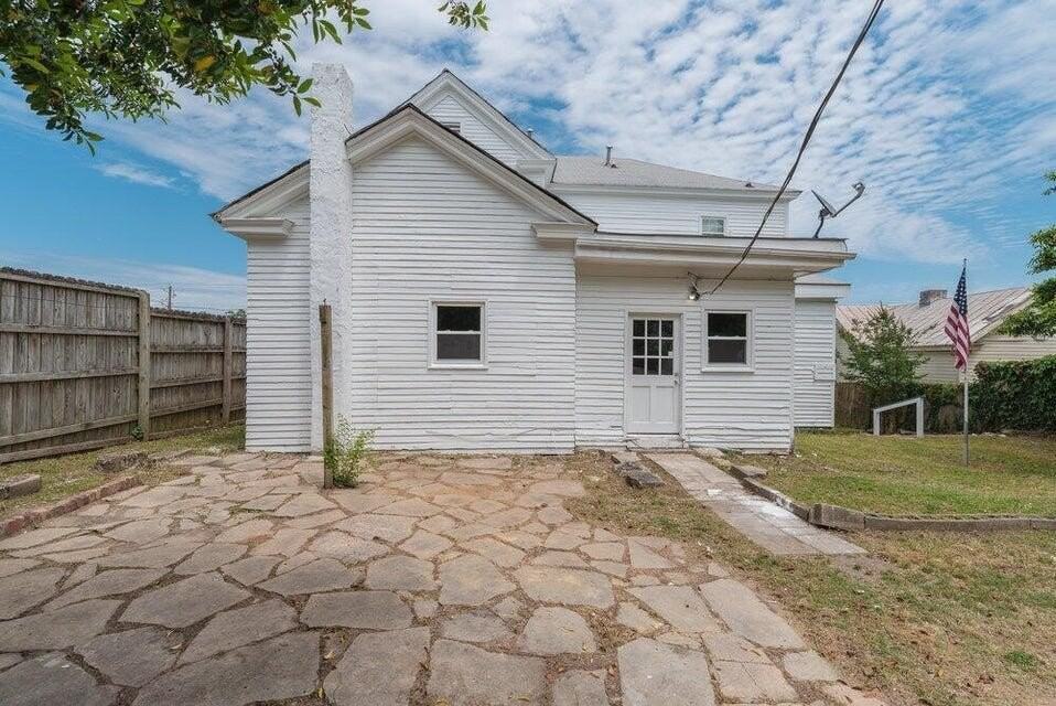 2158 Broad St Apt C - Photo 3 of 13