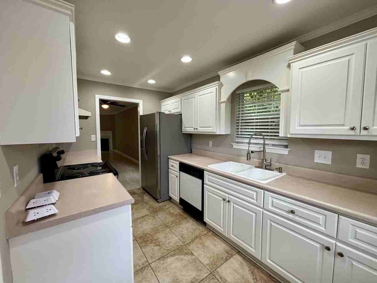 4396 Misty Cove Ct - Photo 3 of 13