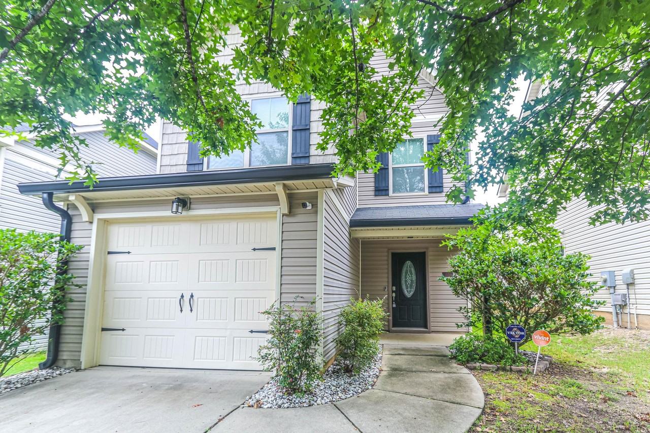 1120 Sierra Ln - Photo 2 of 47