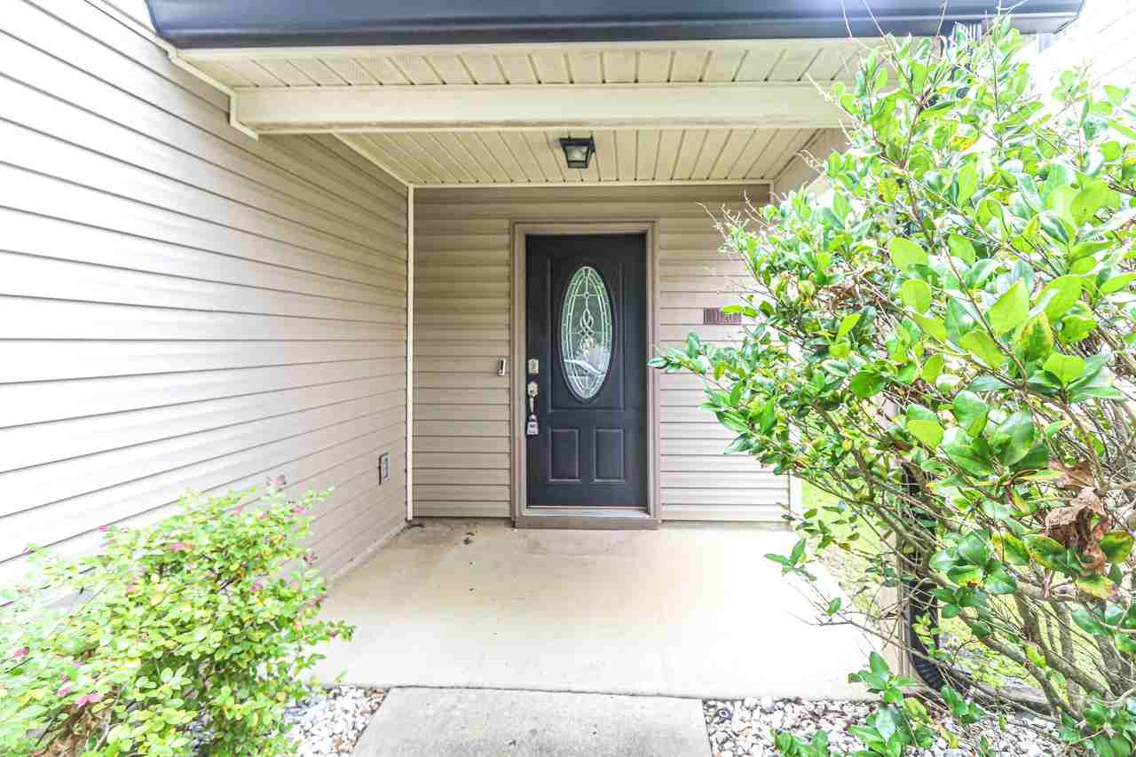 1120 Sierra Ln - Photo 3 of 47