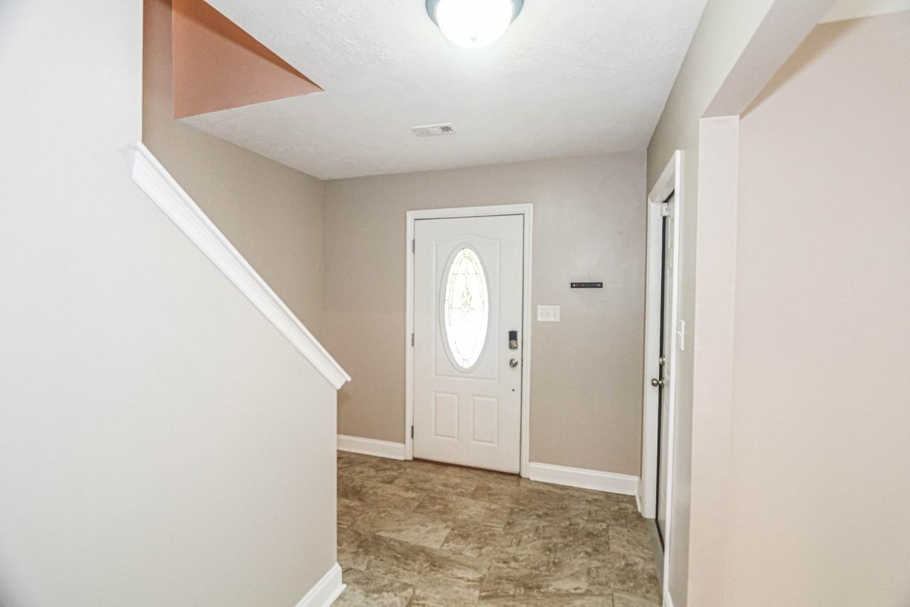 1120 Sierra Ln - Photo 6 of 47