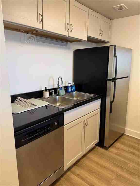 600 E 8th St Apt Tsg - Photo 6 of 17