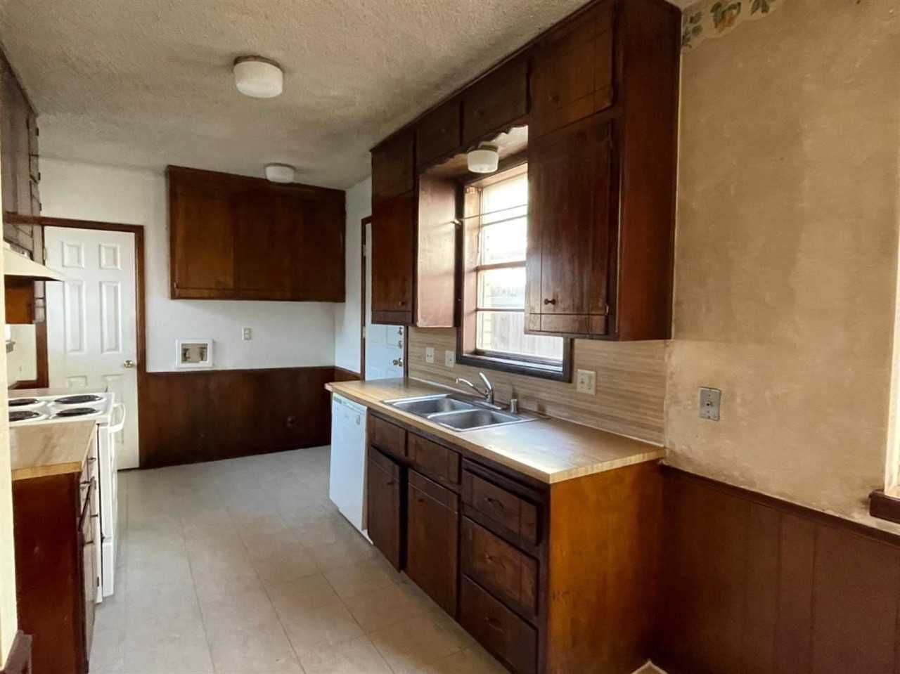 610 N Elkhart Ave #B - Photo 2 of 10