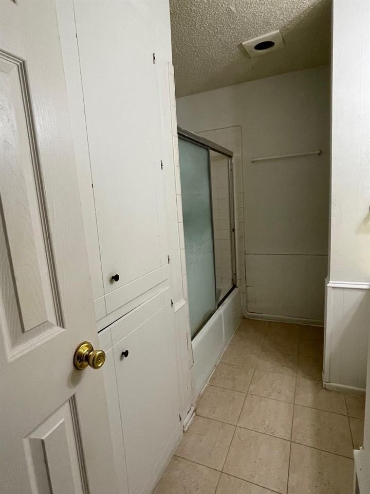 610 N Elkhart Ave #B - Photo 7 of 10