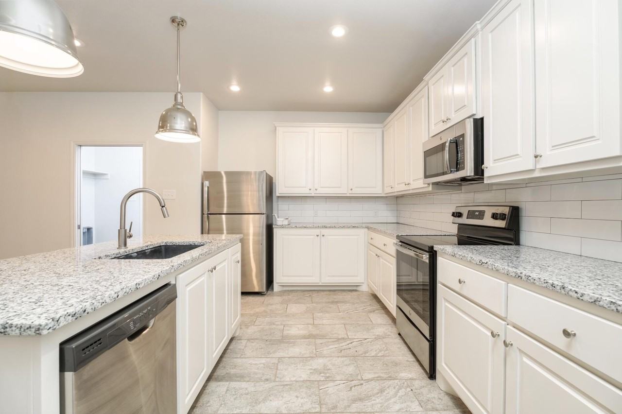 11629 Evanston Ave - Photo 2 of 13