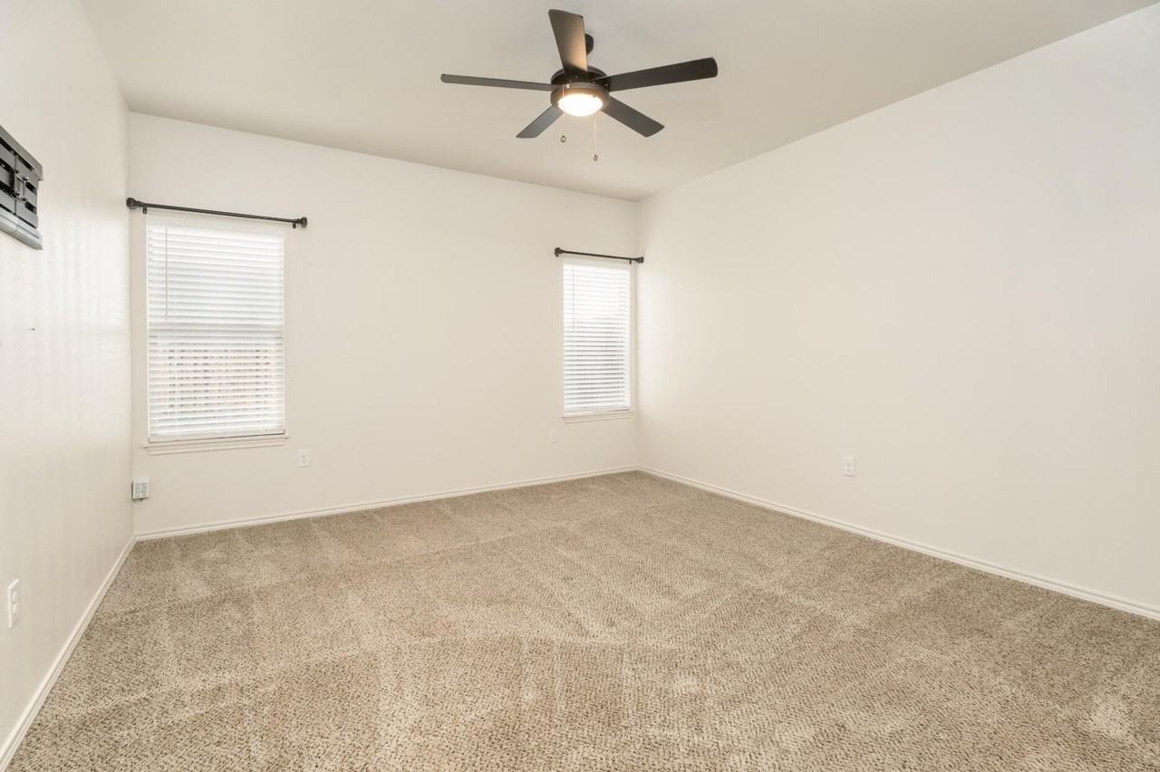 11629 Evanston Ave - Photo 6 of 13