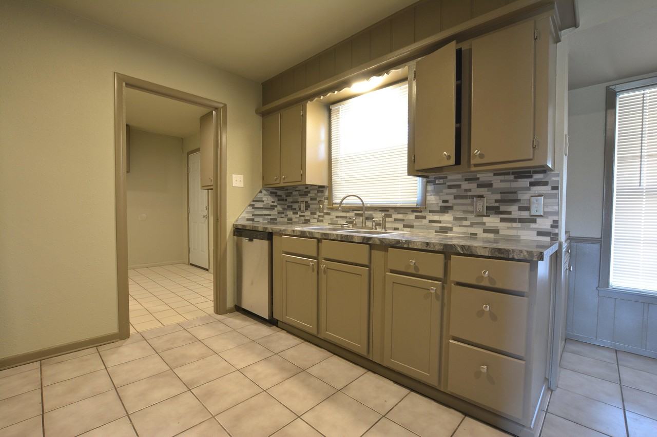 4940 7th St - Photo 6 of 18