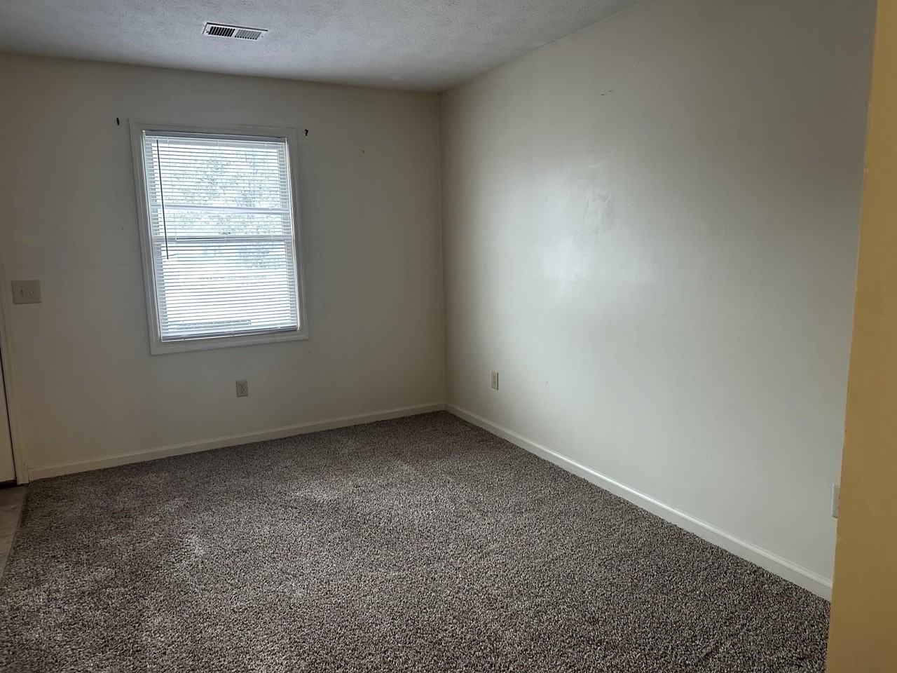 200 Mcdaniel Dr Apt 4 - Photo 2 of 9