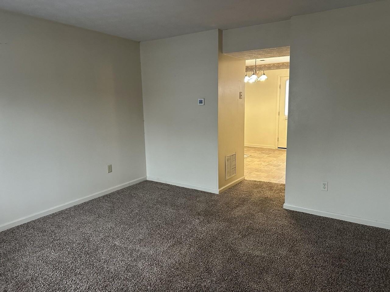 200 Mcdaniel Dr Apt 4 - Photo 3 of 9