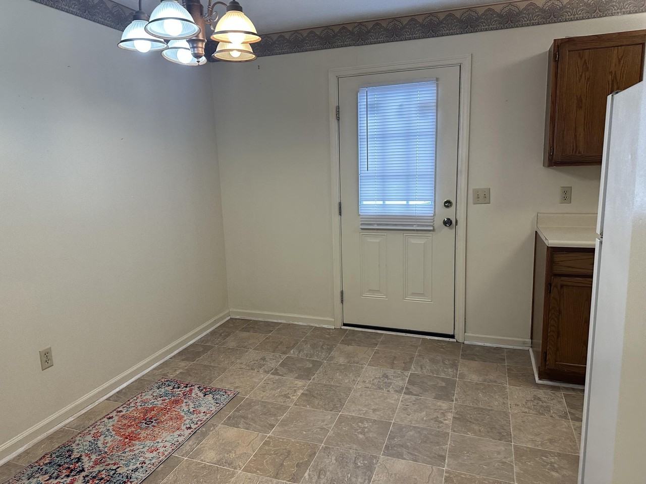 200 Mcdaniel Dr Apt 4 - Photo 4 of 9