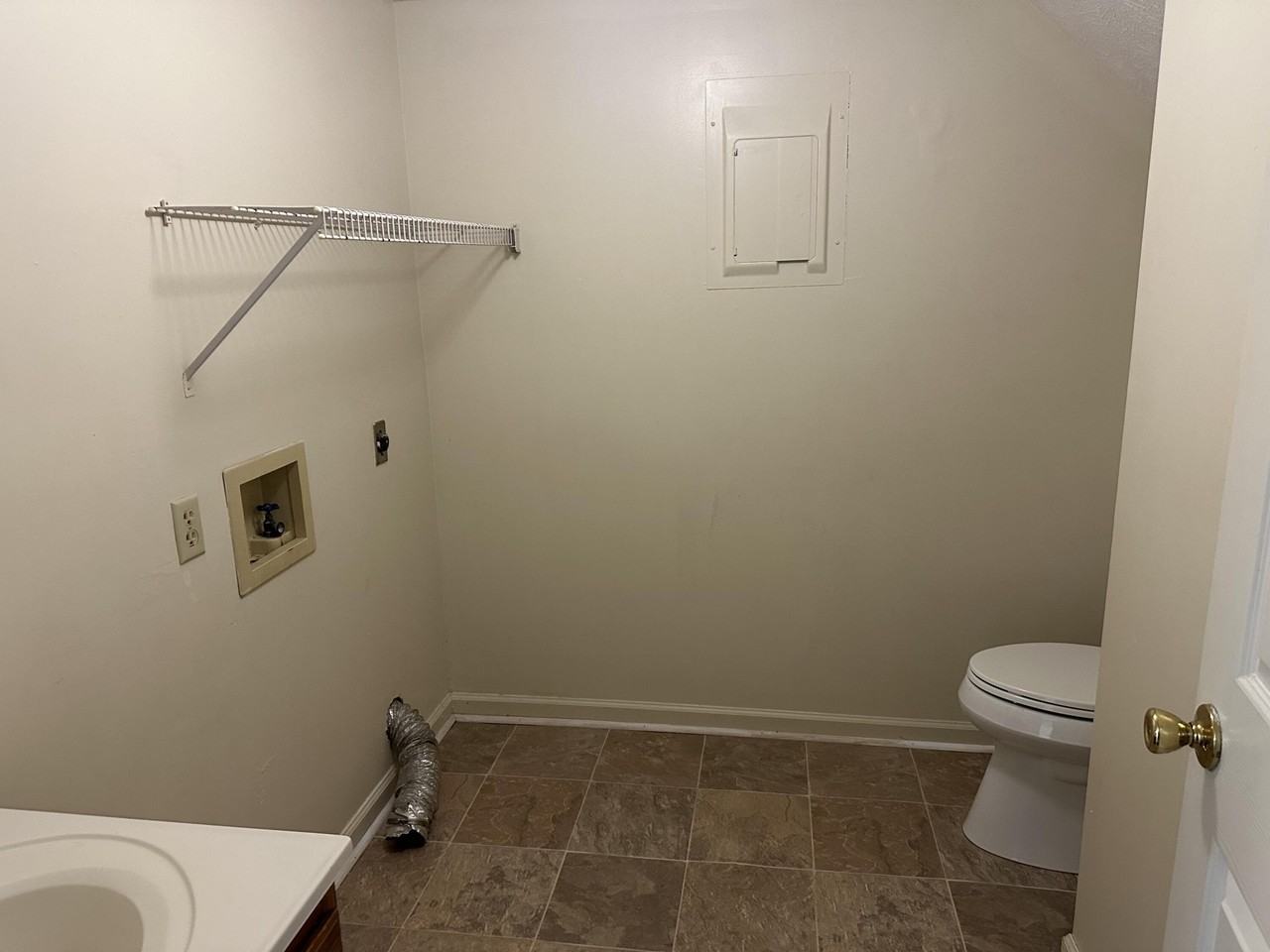 200 Mcdaniel Dr Apt 4 - Photo 6 of 9