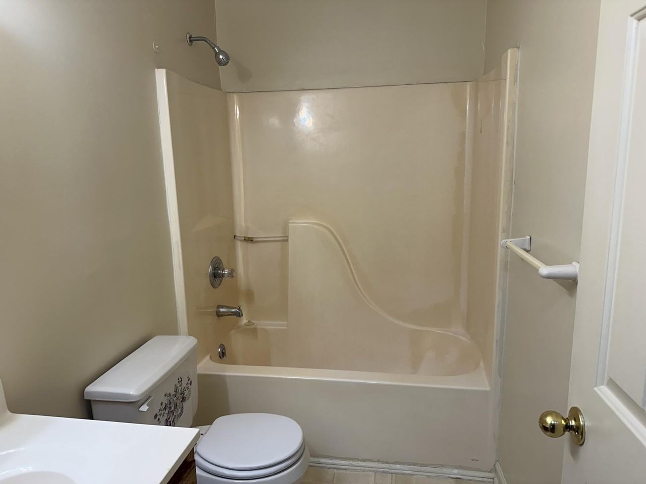 200 Mcdaniel Dr Apt 4 - Photo 7 of 9