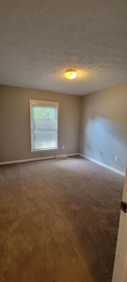 909 Gregory Way - Photo 5 of 8