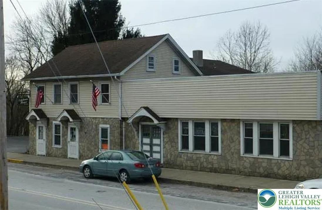 702 Main St - Photo 2 of 3