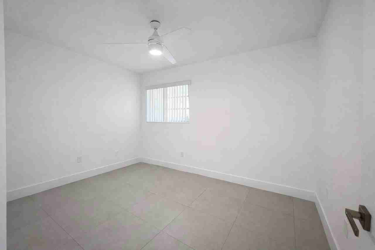 2150 Sw 72nd Ave - Photo 3 of 8