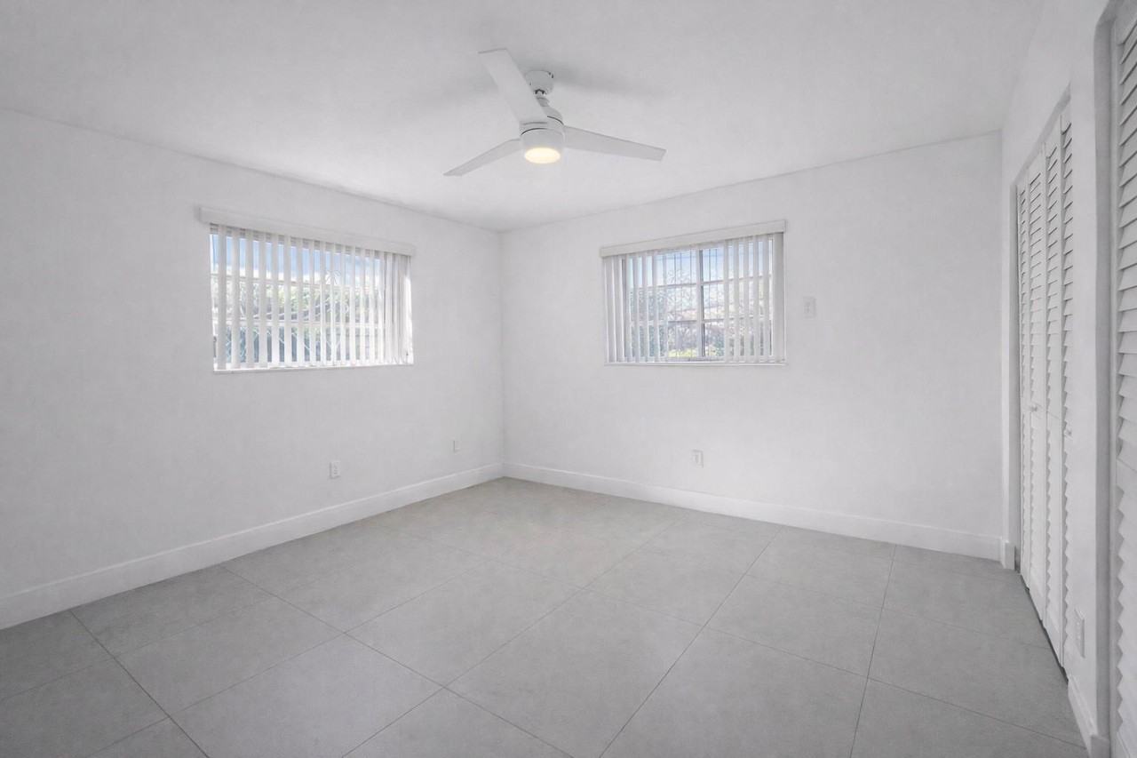 2150 Sw 72nd Ave - Photo 4 of 8