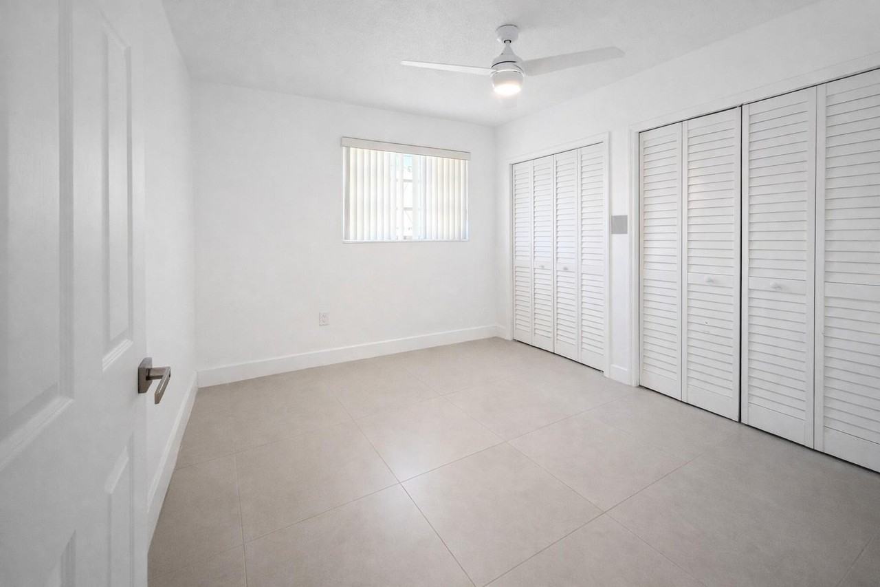 2150 Sw 72nd Ave - Photo 5 of 8