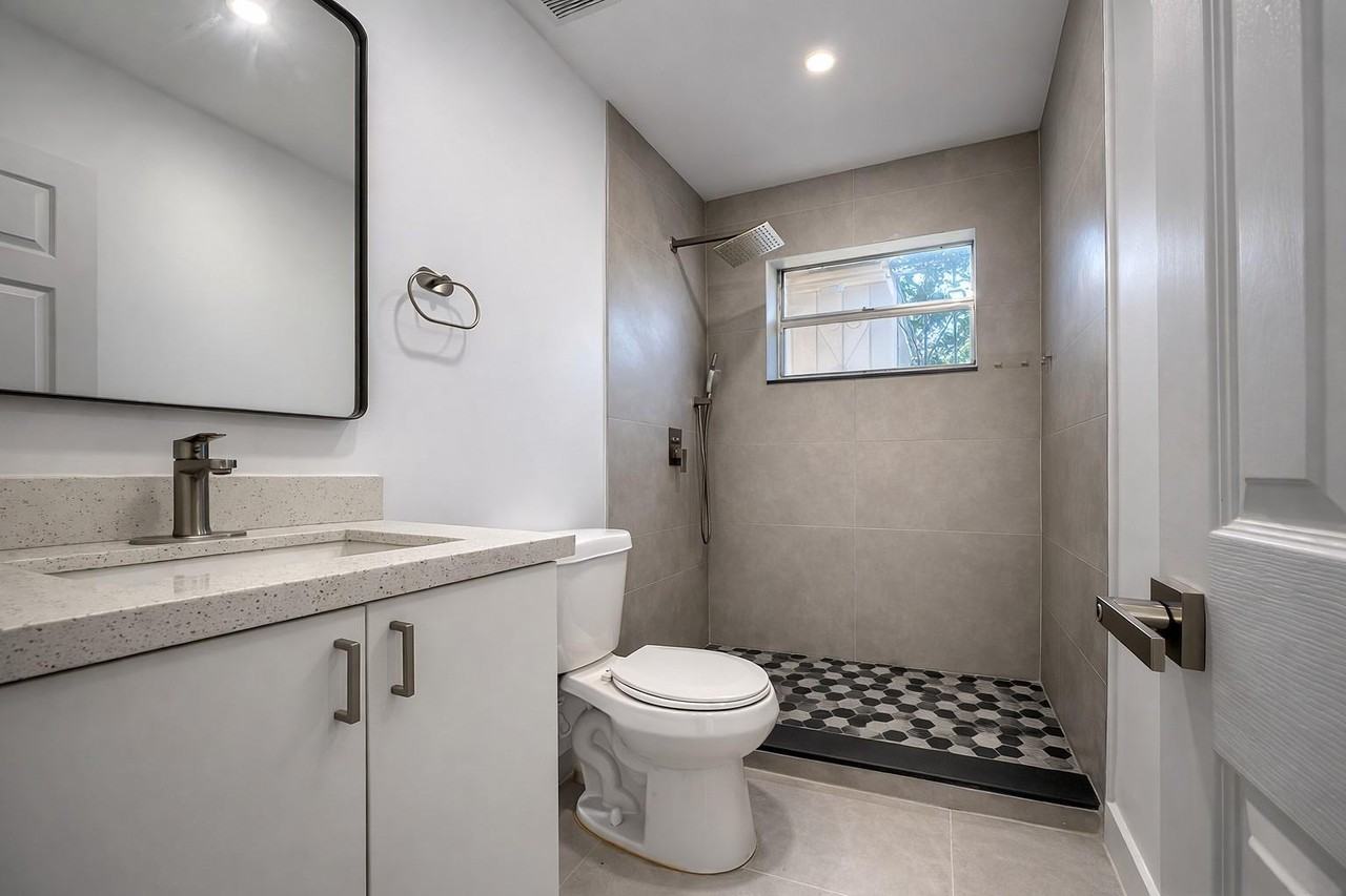 2150 Sw 72nd Ave - Photo 7 of 8