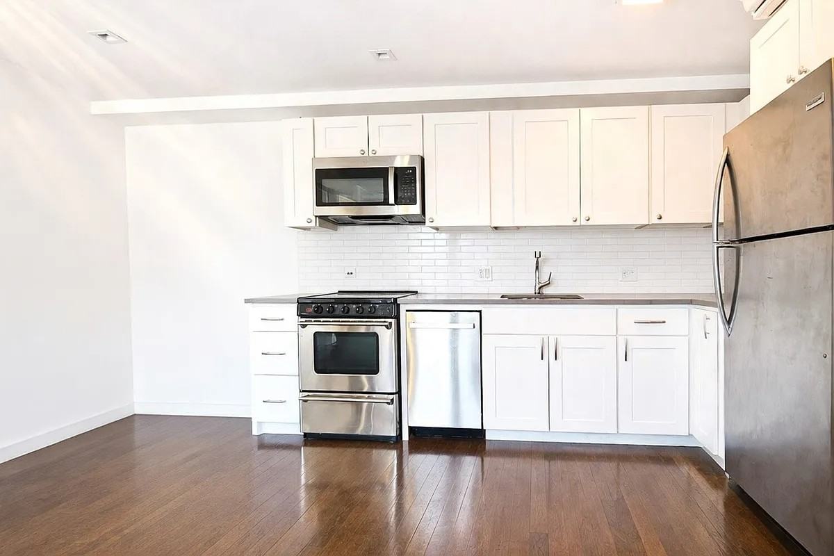 175 E Houston St #3A - Photo 5 of 7