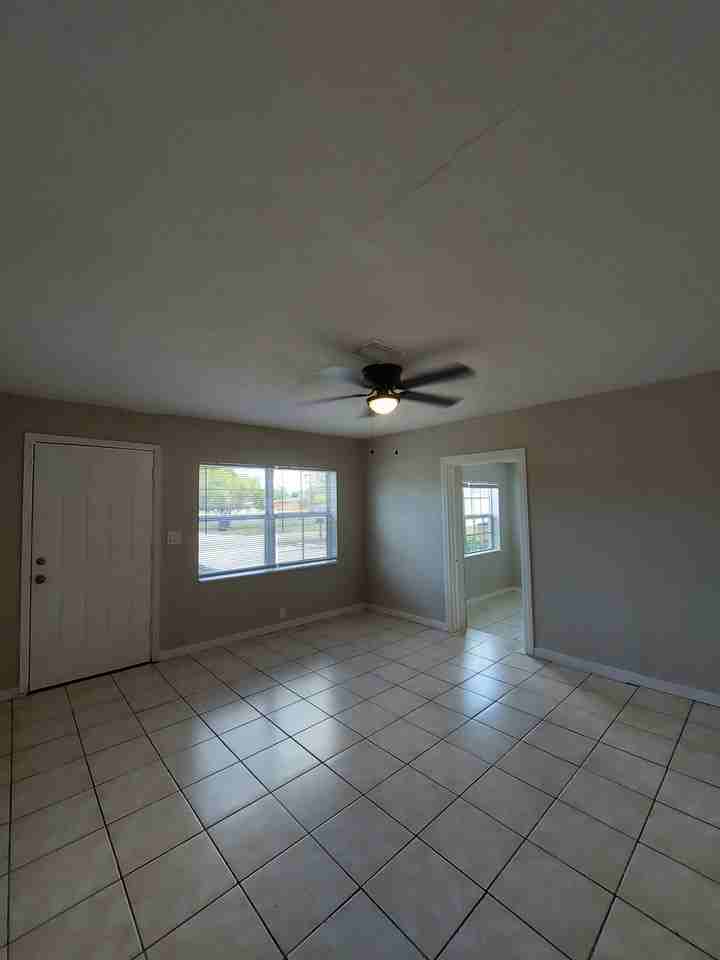 722 W Cleveland Ln #1 - Photo 2 of 25