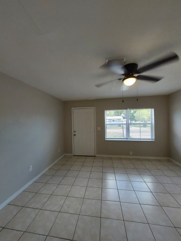 722 W Cleveland Ln #1 - Photo 3 of 25