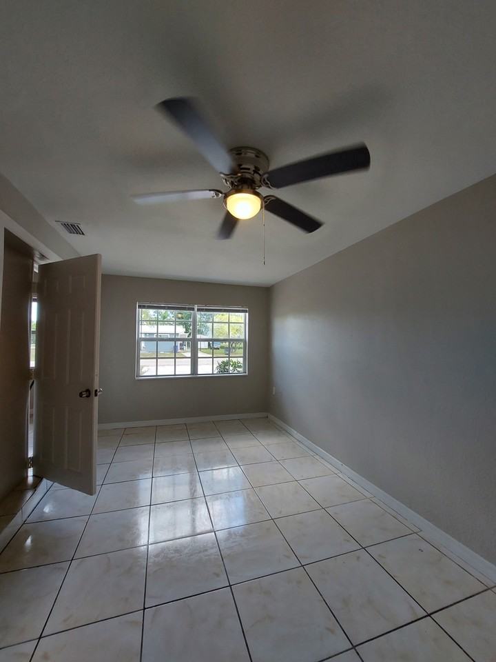 722 W Cleveland Ln #1 - Photo 4 of 25