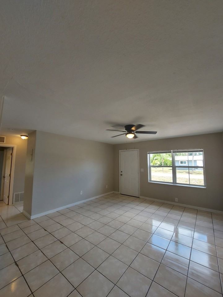 722 W Cleveland Ln #1 - Photo 5 of 25