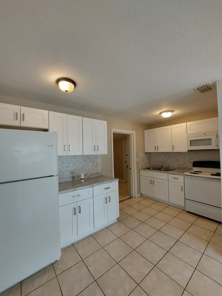 722 W Cleveland Ln #1 - Photo 6 of 25