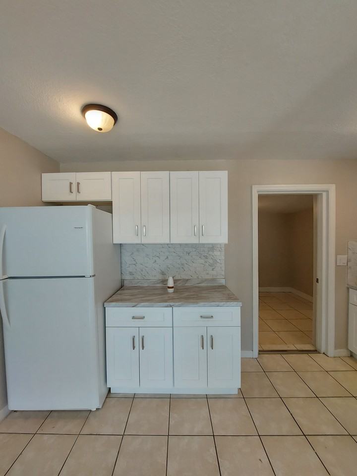 722 W Cleveland Ln #1 - Photo 7 of 25