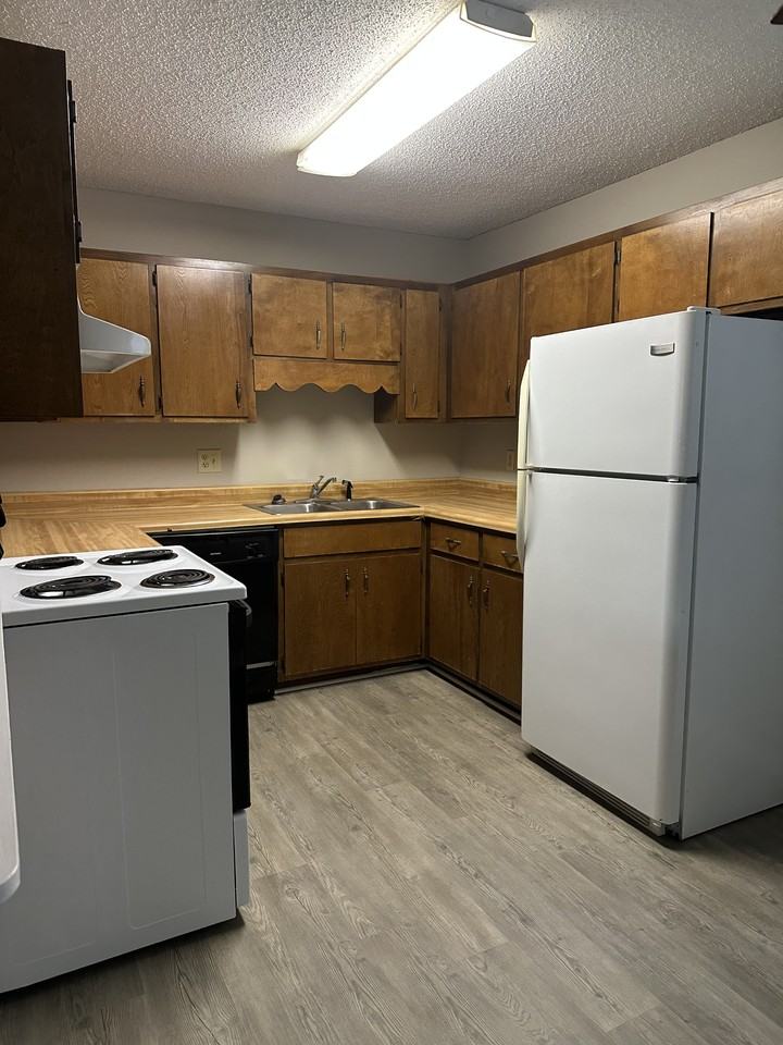 804 Park Ave N Apt B #1 - Photo 2 of 24