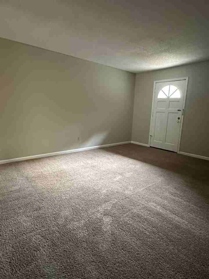 804 Park Ave N Apt B #1 - Photo 3 of 24