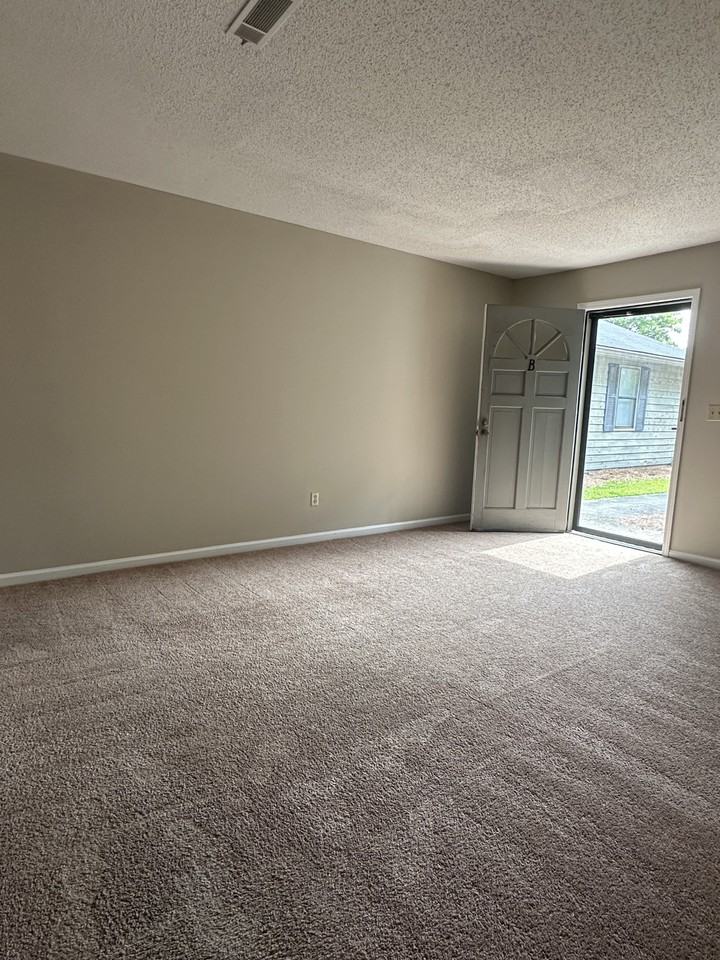 804 Park Ave N Apt B #1 - Photo 4 of 24