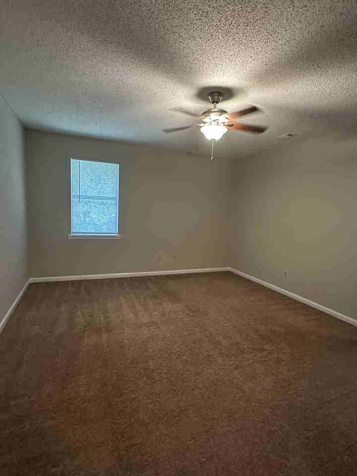 804 Park Ave N Apt B #1 - Photo 5 of 24