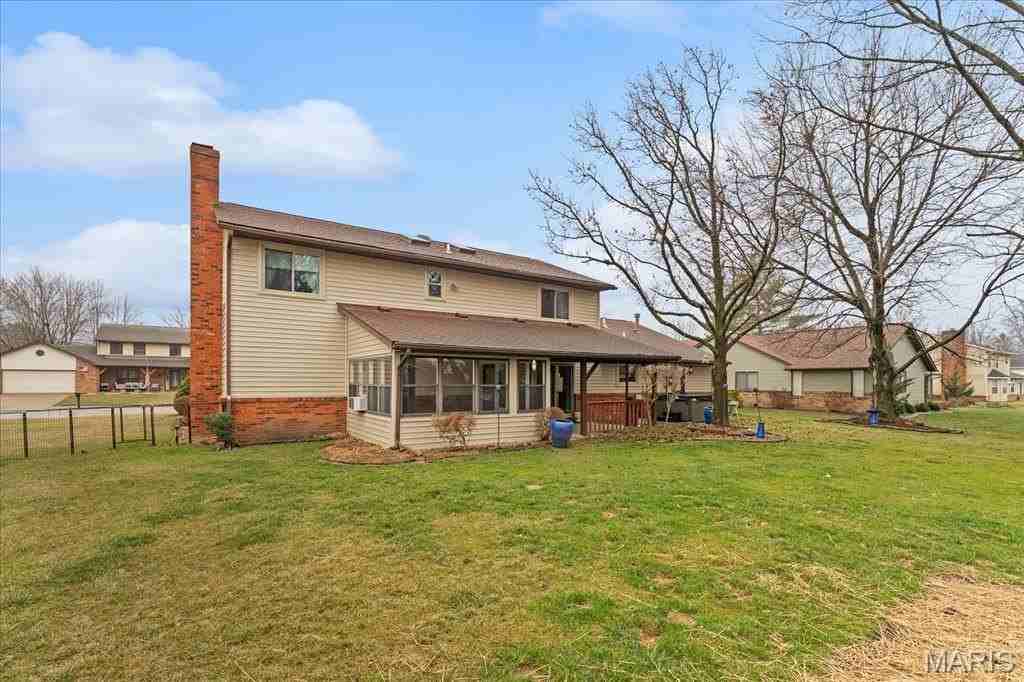 1017 Woodleaf Dr - Photo 2 of 47