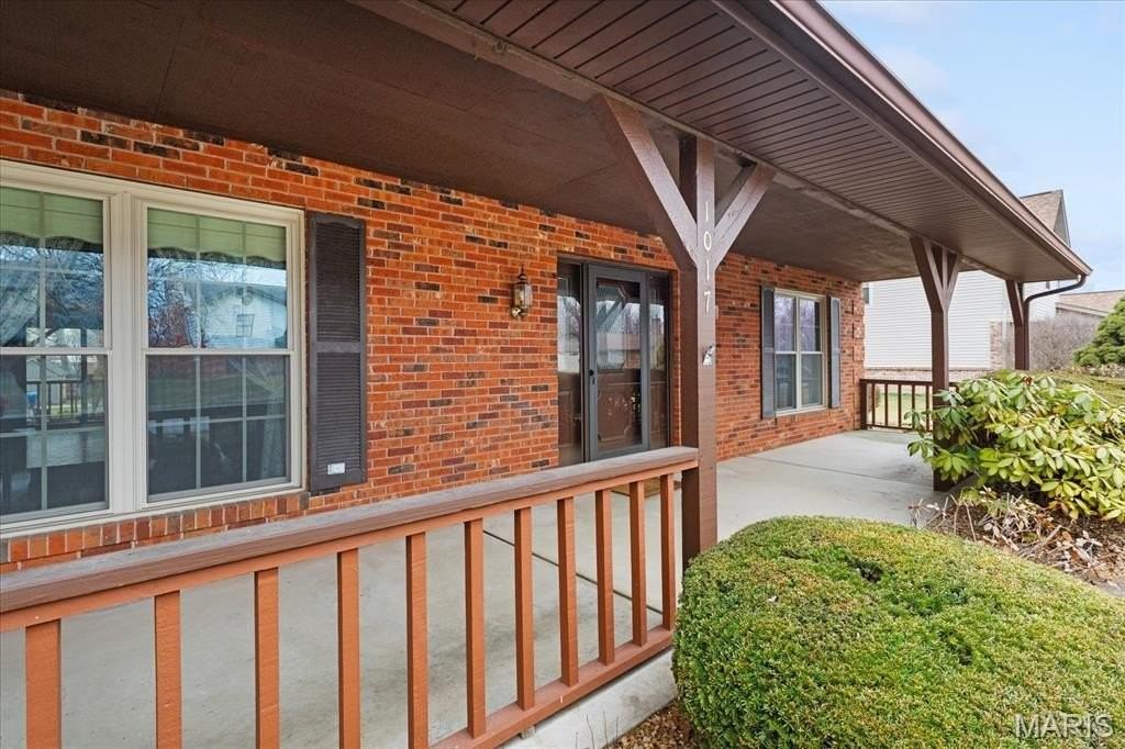 1017 Woodleaf Dr - Photo 5 of 47