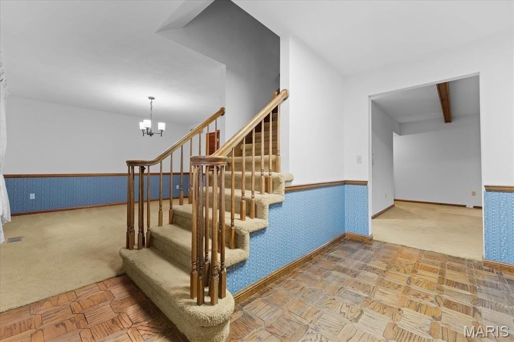 1017 Woodleaf Dr - Photo 7 of 47