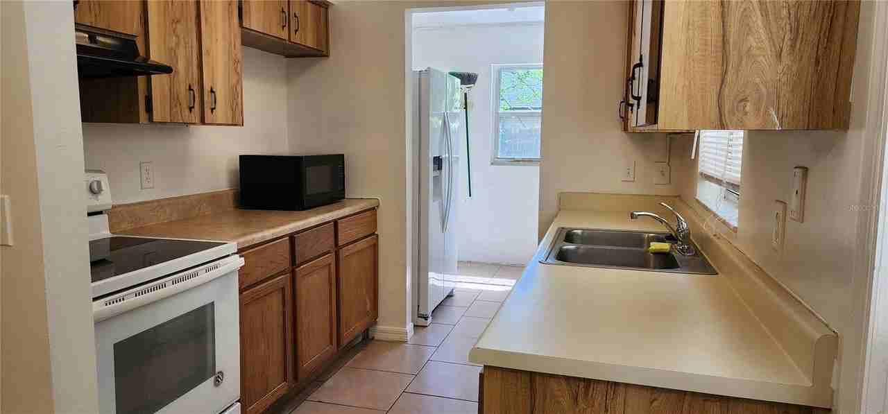 12022 Nw 147th Pl - Photo 5 of 11