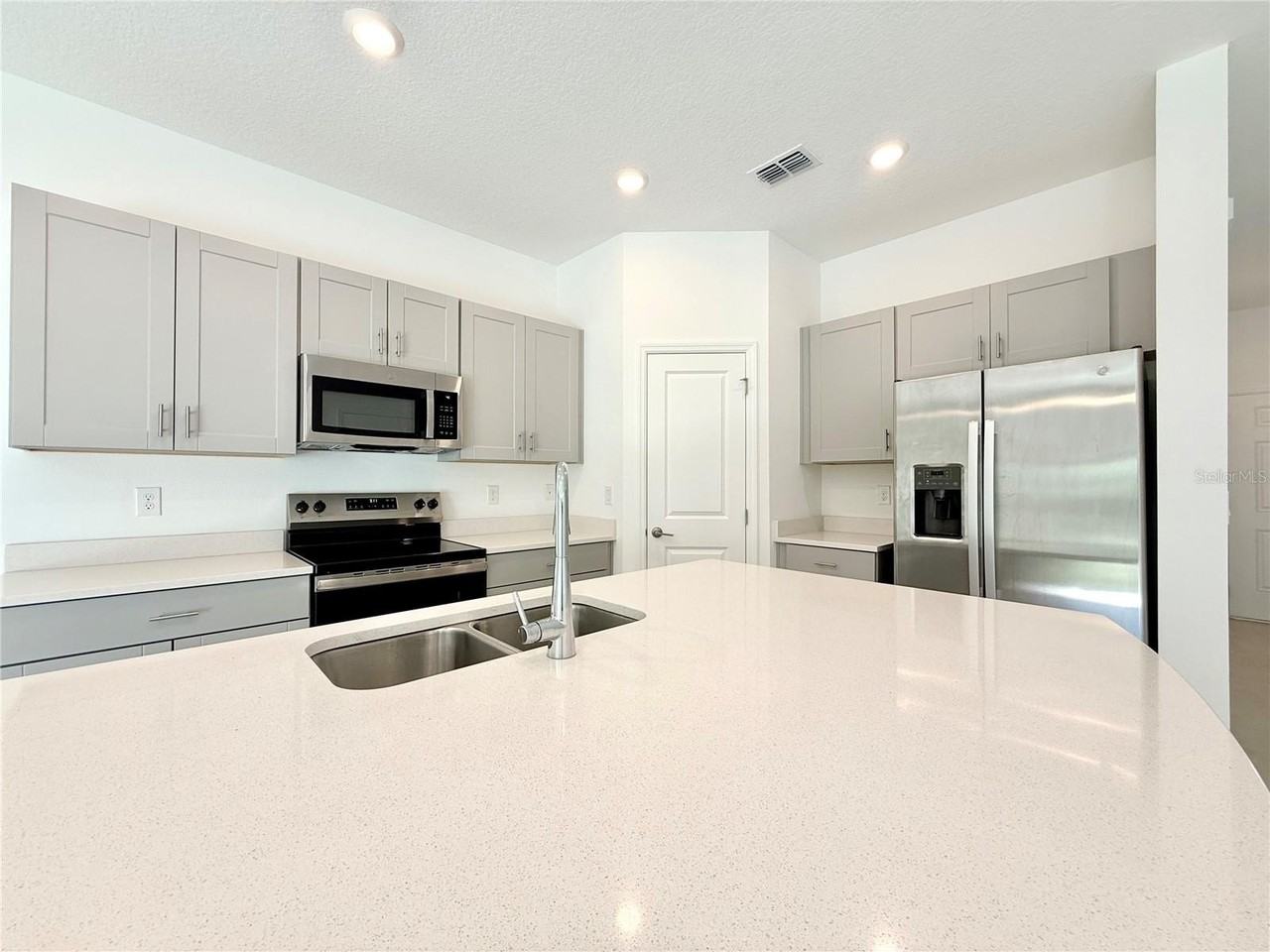 348 River Front Way - Photo 4 of 29