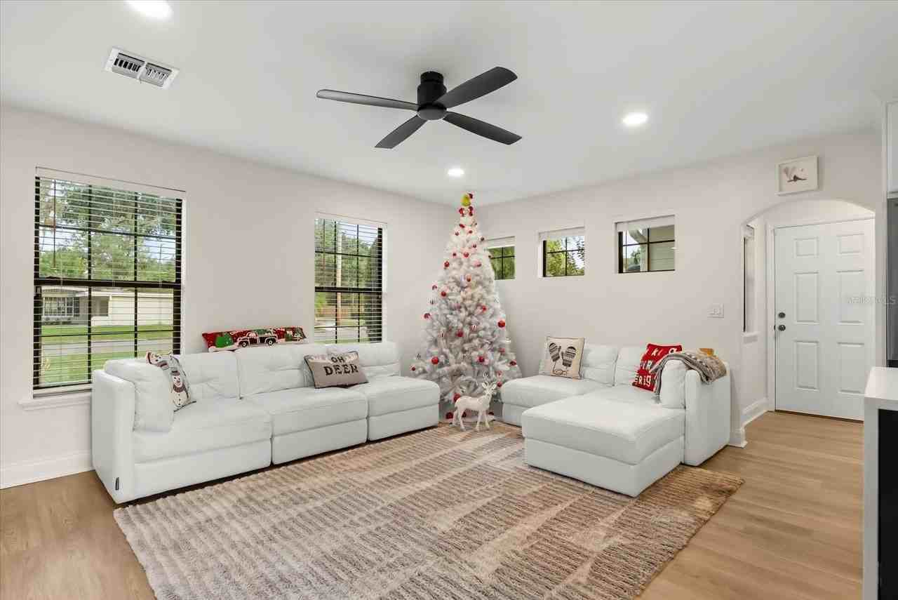 3622 Devonswood Dr - Photo 5 of 33